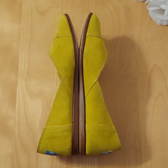 TOMS Shoes Blazing Yellow Women's Jutti Suede Flats Size 7 - Picture 8 of 16